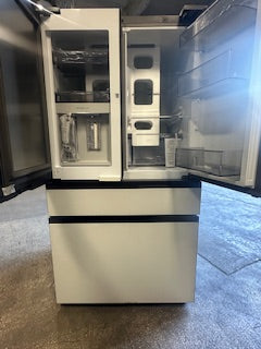 Samsung - Bespoke 29 cu. ft. 4-Door French Door Refrigerator with AI Family Hub+ - WHITE GLASS